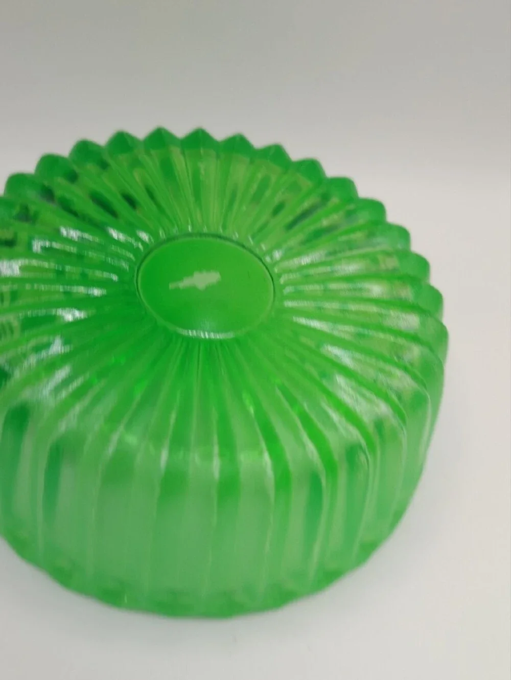 Vintage Green Flashed Glass Swan Powder/Jewelry Box 5